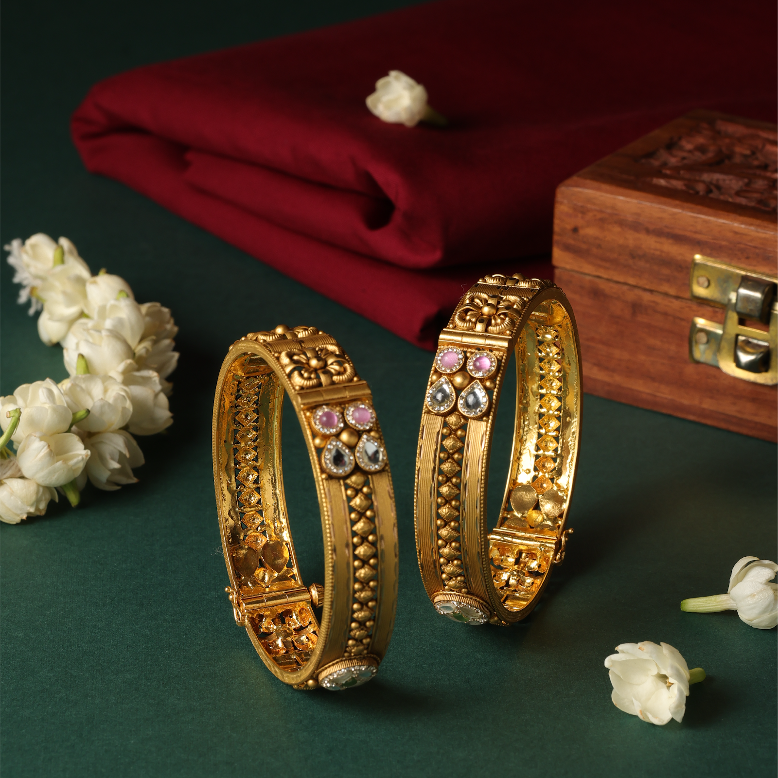 Kanak Vritta Gold Bangle